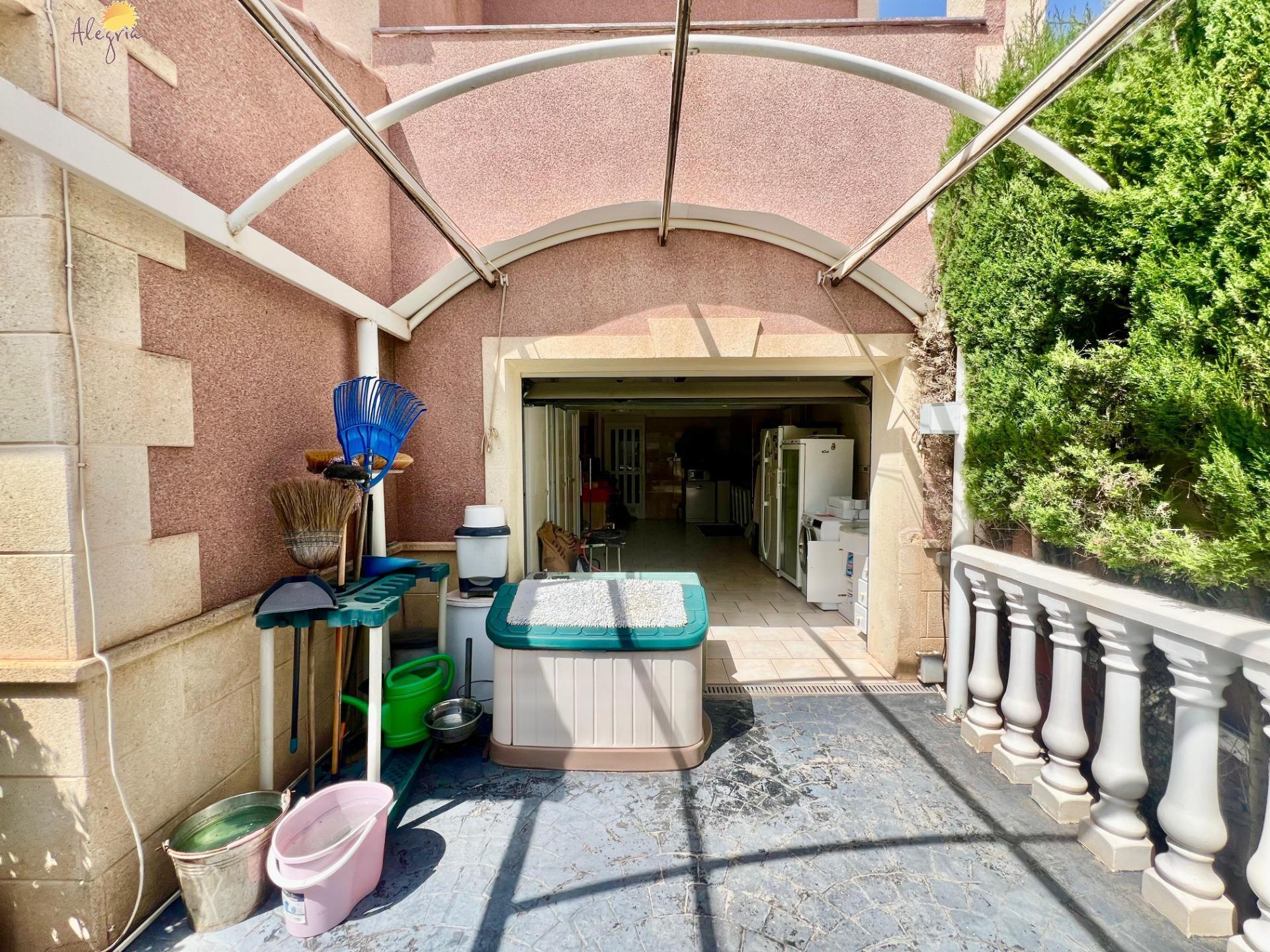 For sale - 3 Bedroom 2 Bathroom Villa in Torrevieja - Los Balcones - Los Altos Del Edén  - Alicante