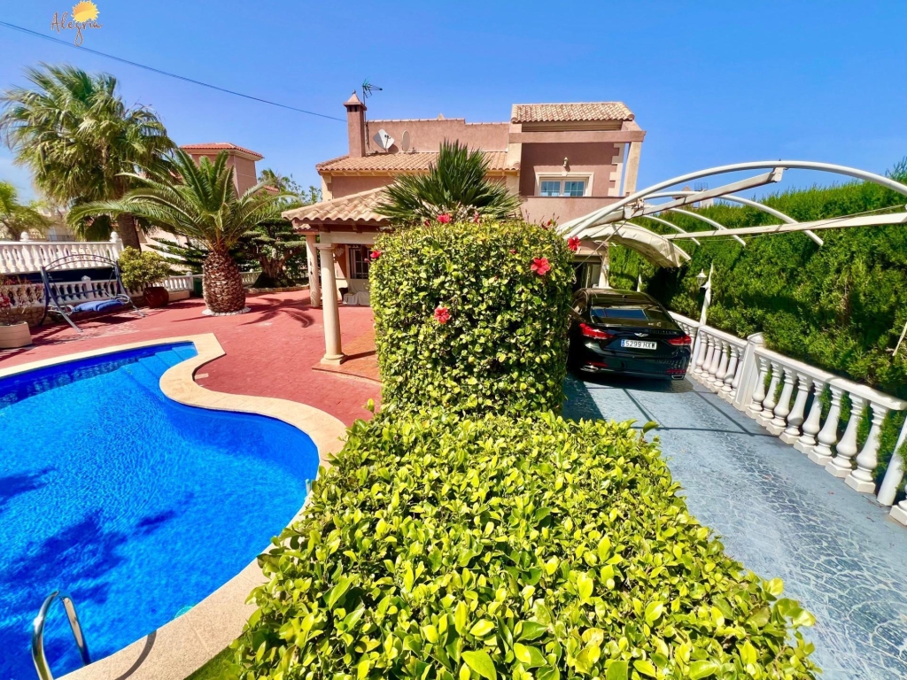 3 Bedroom 2 Bathroom Villa in Torrevieja