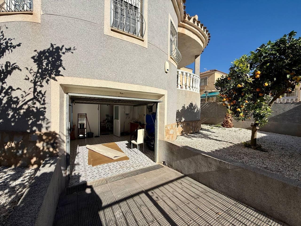 For sale - 4 Bedroom 3 Bathroom Villa in Playa Flamenca  - Playa Flamenca  - Alicante