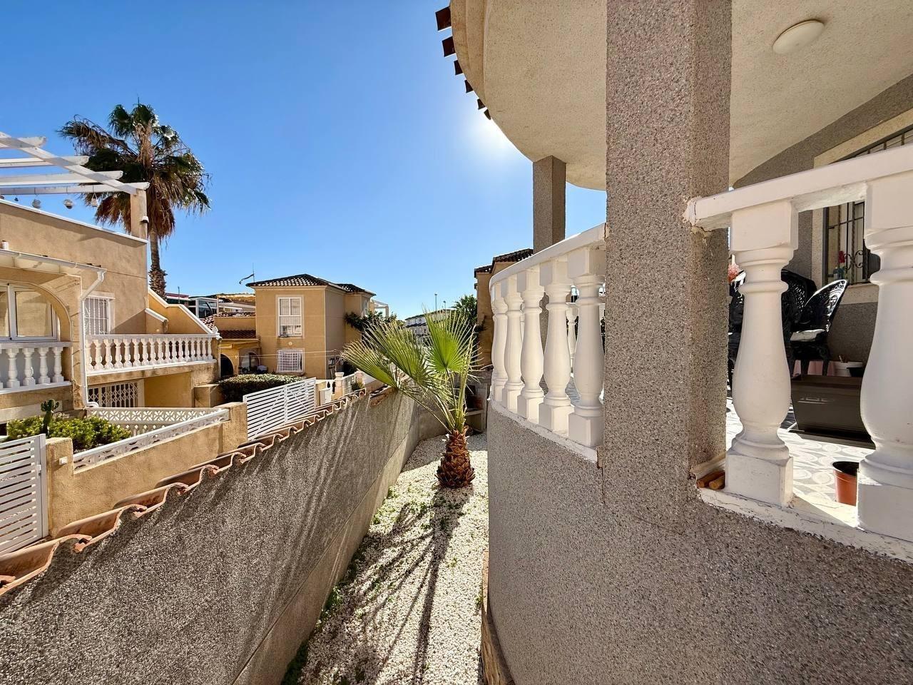 For sale - 4 Bedroom 3 Bathroom Villa in Playa Flamenca  - Playa Flamenca  - Alicante