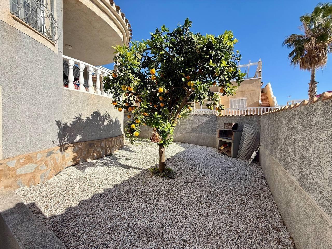 For sale - 4 Bedroom 3 Bathroom Villa in Playa Flamenca  - Playa Flamenca  - Alicante