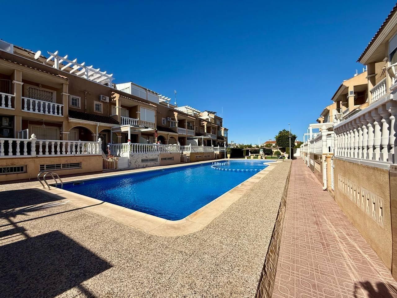 For sale - 4 Bedroom 3 Bathroom Villa in Playa Flamenca  - Playa Flamenca  - Alicante