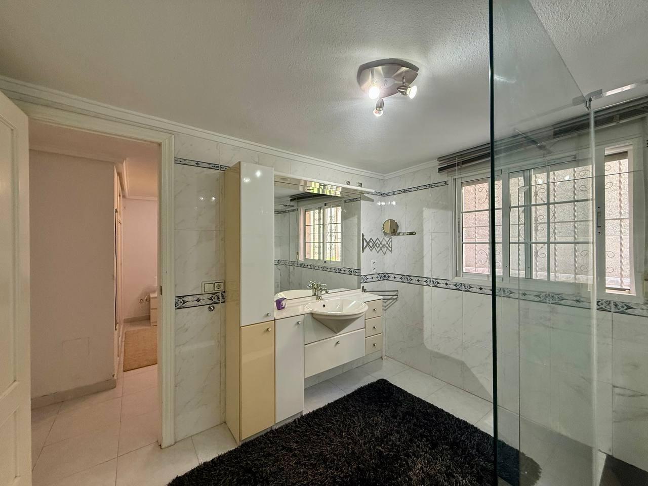 For sale - 4 Bedroom 3 Bathroom Villa in Playa Flamenca  - Playa Flamenca  - Alicante