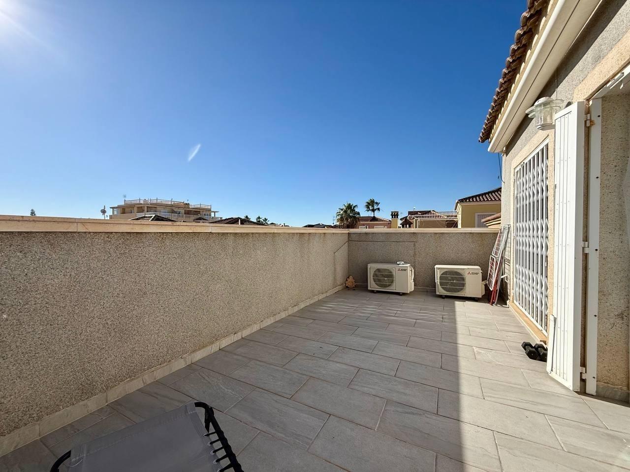 For sale - 4 Bedroom 3 Bathroom Villa in Playa Flamenca  - Playa Flamenca  - Alicante