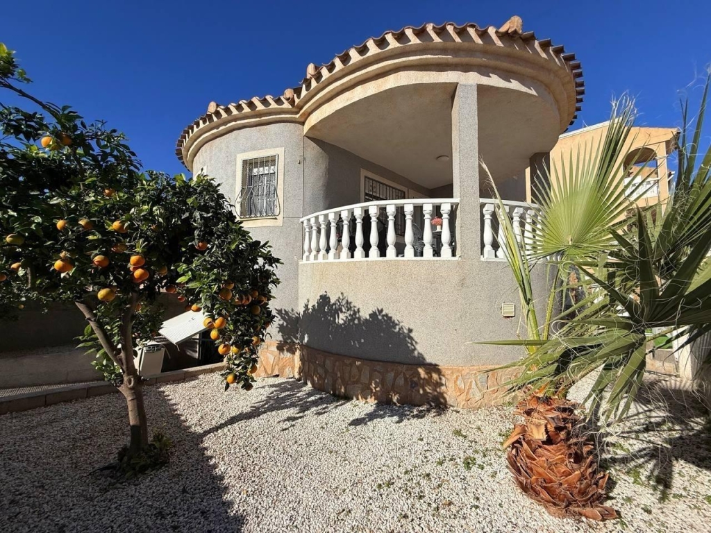 4 Bedroom 3 Bathroom Villa in Playa Flamenca 