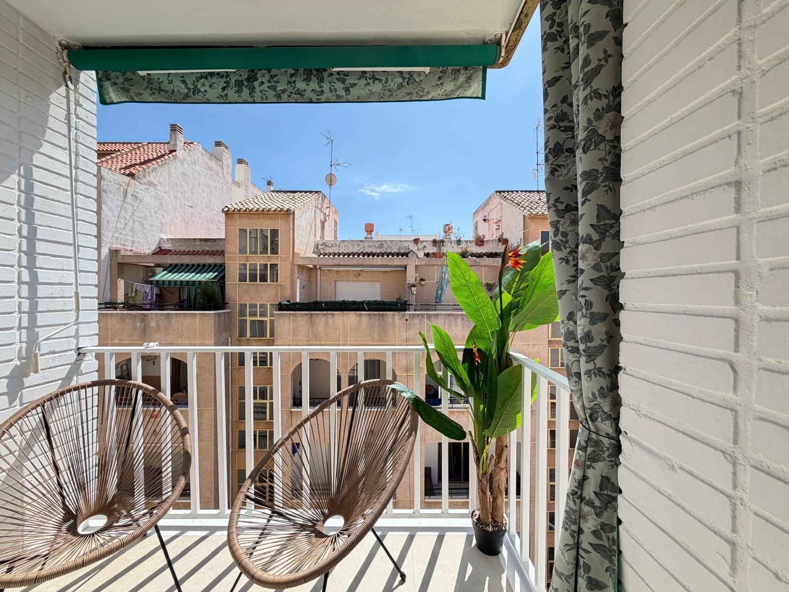 For sale - 3 Bedroom 1 Bathroom Penthouse in Torrevieja - Playa Del Cura  - Alicante