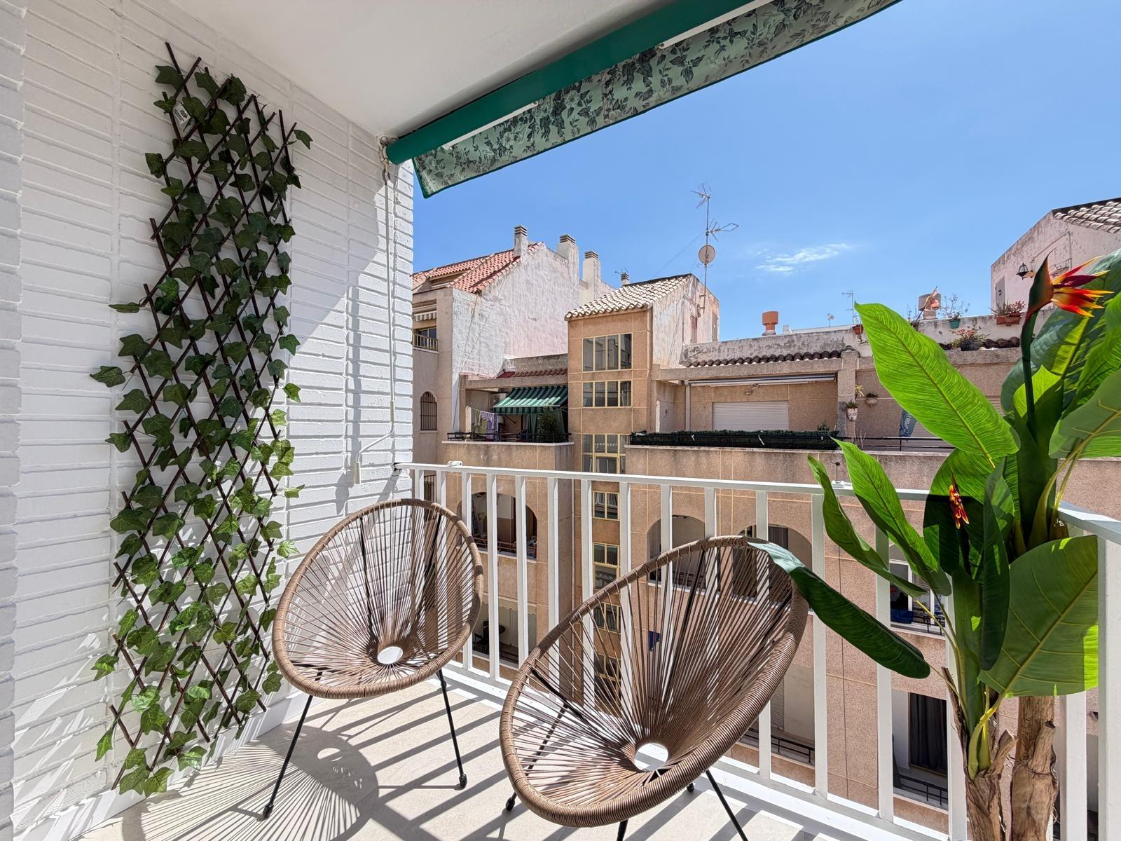 For sale - 3 Bedroom 1 Bathroom Penthouse in Torrevieja - Playa Del Cura  - Alicante