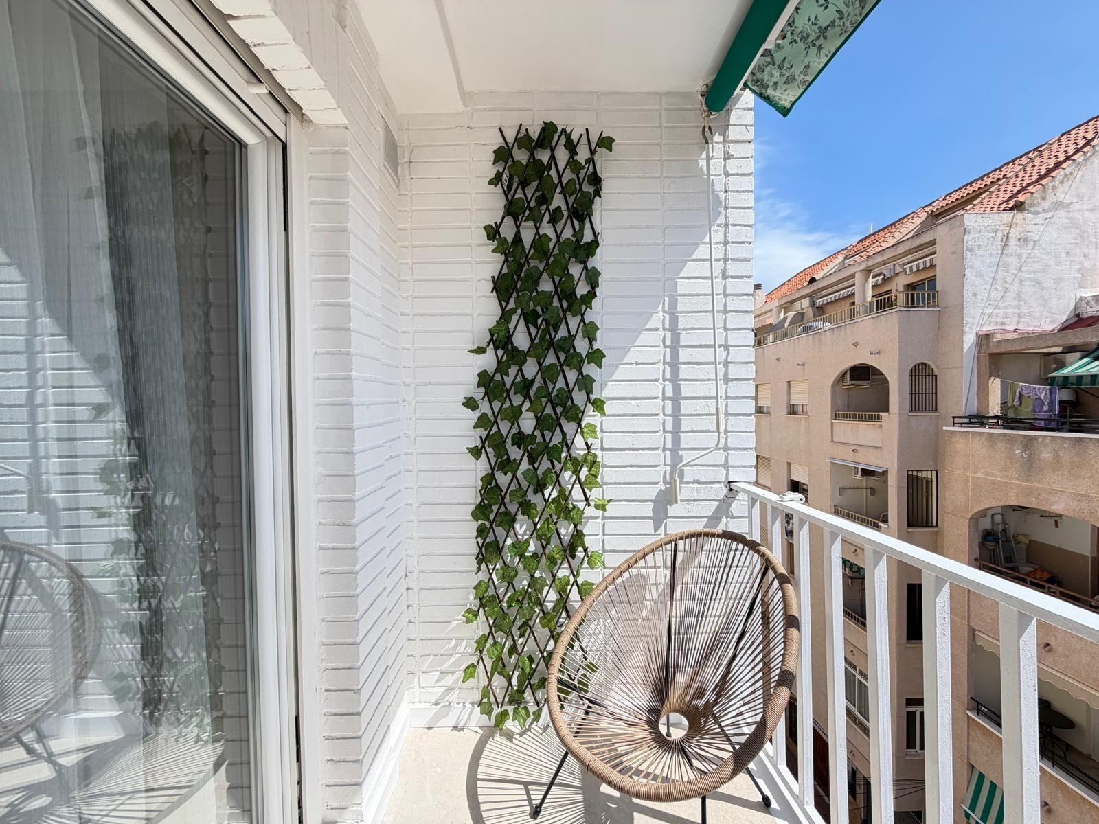 For sale - 3 Bedroom 1 Bathroom Penthouse in Torrevieja - Playa Del Cura  - Alicante