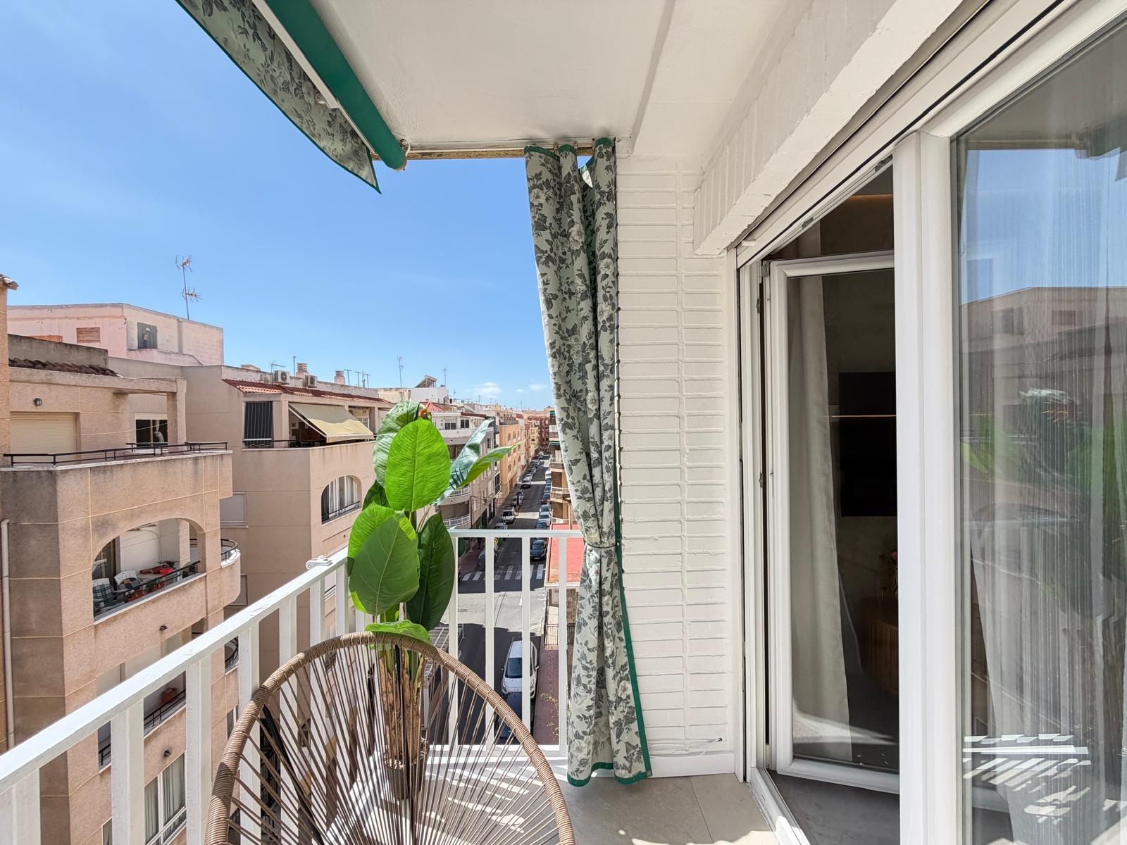 For sale - 3 Bedroom 1 Bathroom Penthouse in Torrevieja - Playa Del Cura  - Alicante