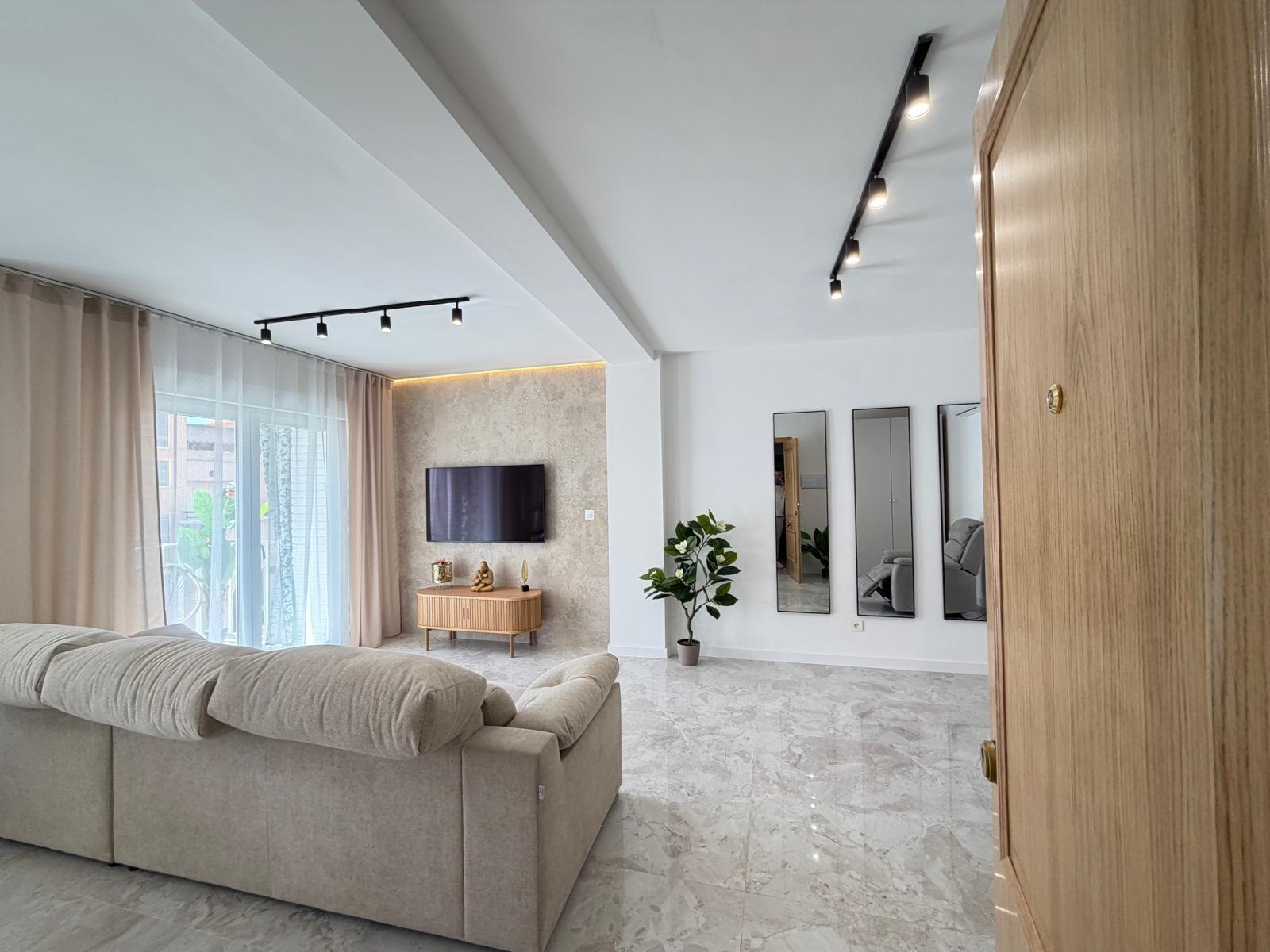 For sale - 3 Bedroom 1 Bathroom Penthouse in Torrevieja - Playa Del Cura  - Alicante