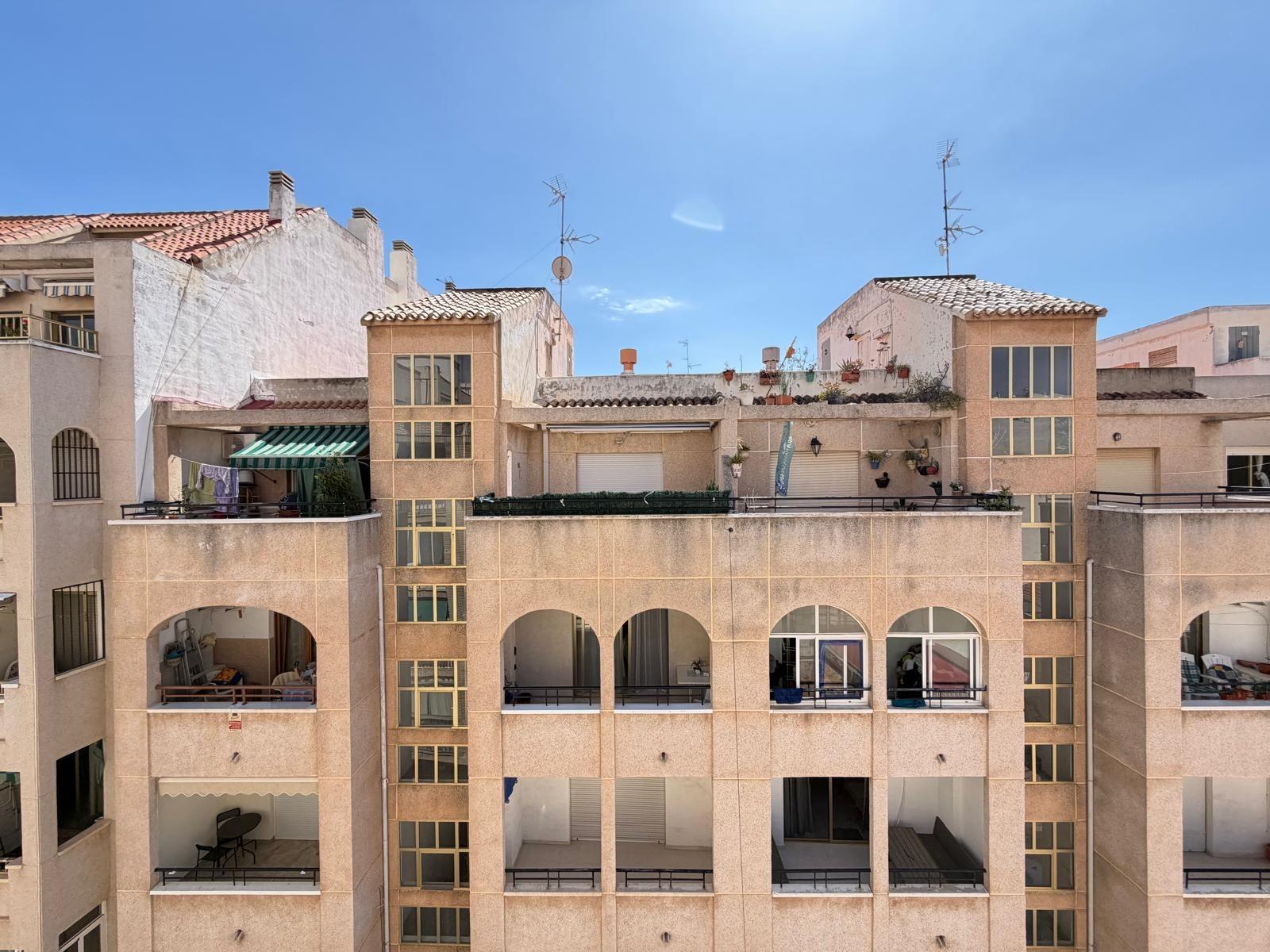 For sale - 3 Bedroom 1 Bathroom Penthouse in Torrevieja - Playa Del Cura  - Alicante