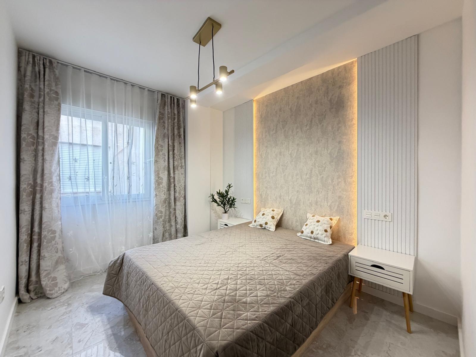 For sale - 3 Bedroom 1 Bathroom Penthouse in Torrevieja - Playa Del Cura  - Alicante