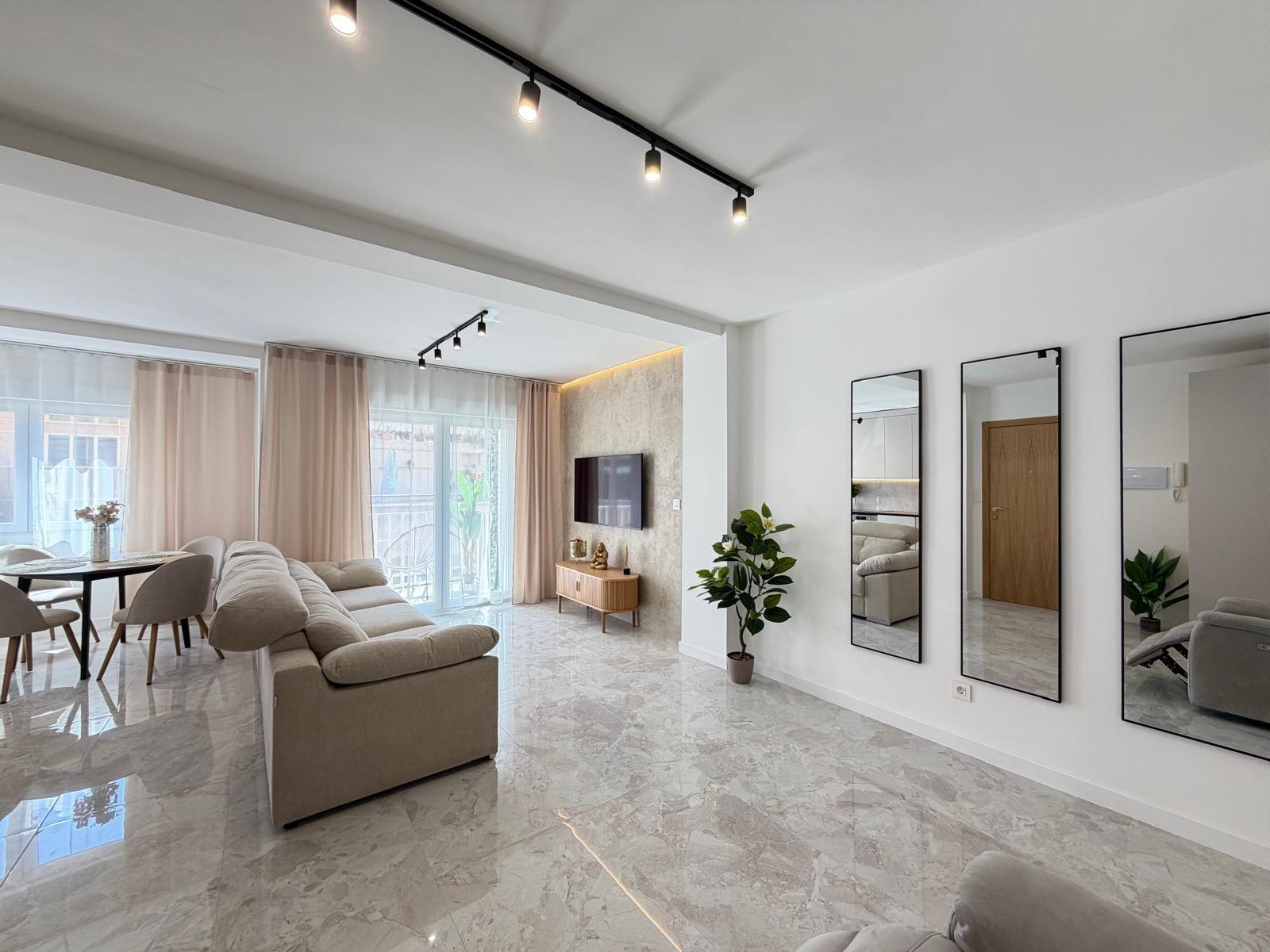 For sale - 3 Bedroom 1 Bathroom Penthouse in Torrevieja - Playa Del Cura  - Alicante