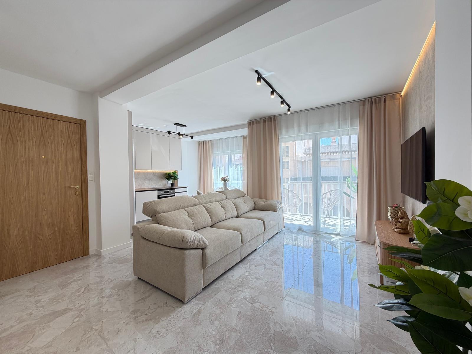 For sale - 3 Bedroom 1 Bathroom Penthouse in Torrevieja - Playa Del Cura  - Alicante