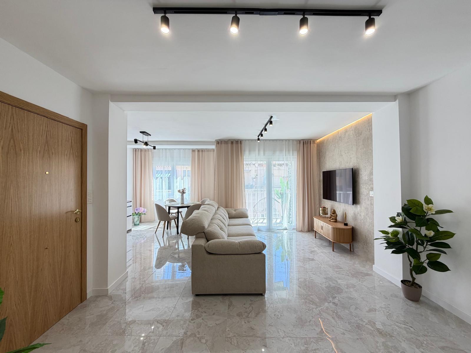 For sale - 3 Bedroom 1 Bathroom Penthouse in Torrevieja - Playa Del Cura  - Alicante