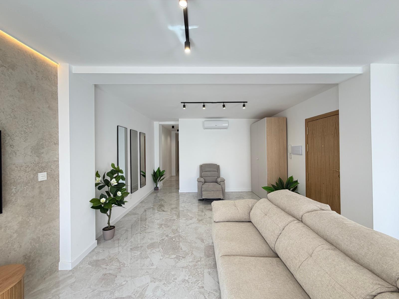 For sale - 3 Bedroom 1 Bathroom Penthouse in Torrevieja - Playa Del Cura  - Alicante