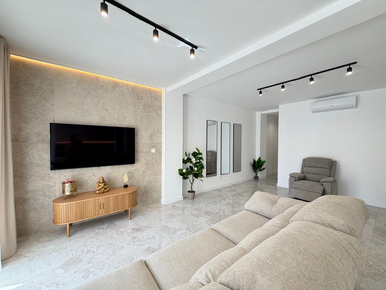 For sale - 3 Bedroom 1 Bathroom Penthouse in Torrevieja - Playa Del Cura  - Alicante
