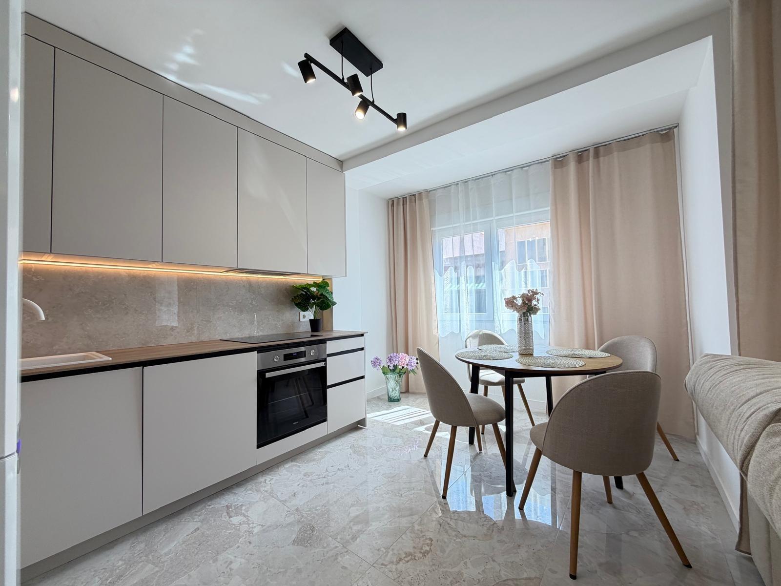 For sale - 3 Bedroom 1 Bathroom Penthouse in Torrevieja - Playa Del Cura  - Alicante
