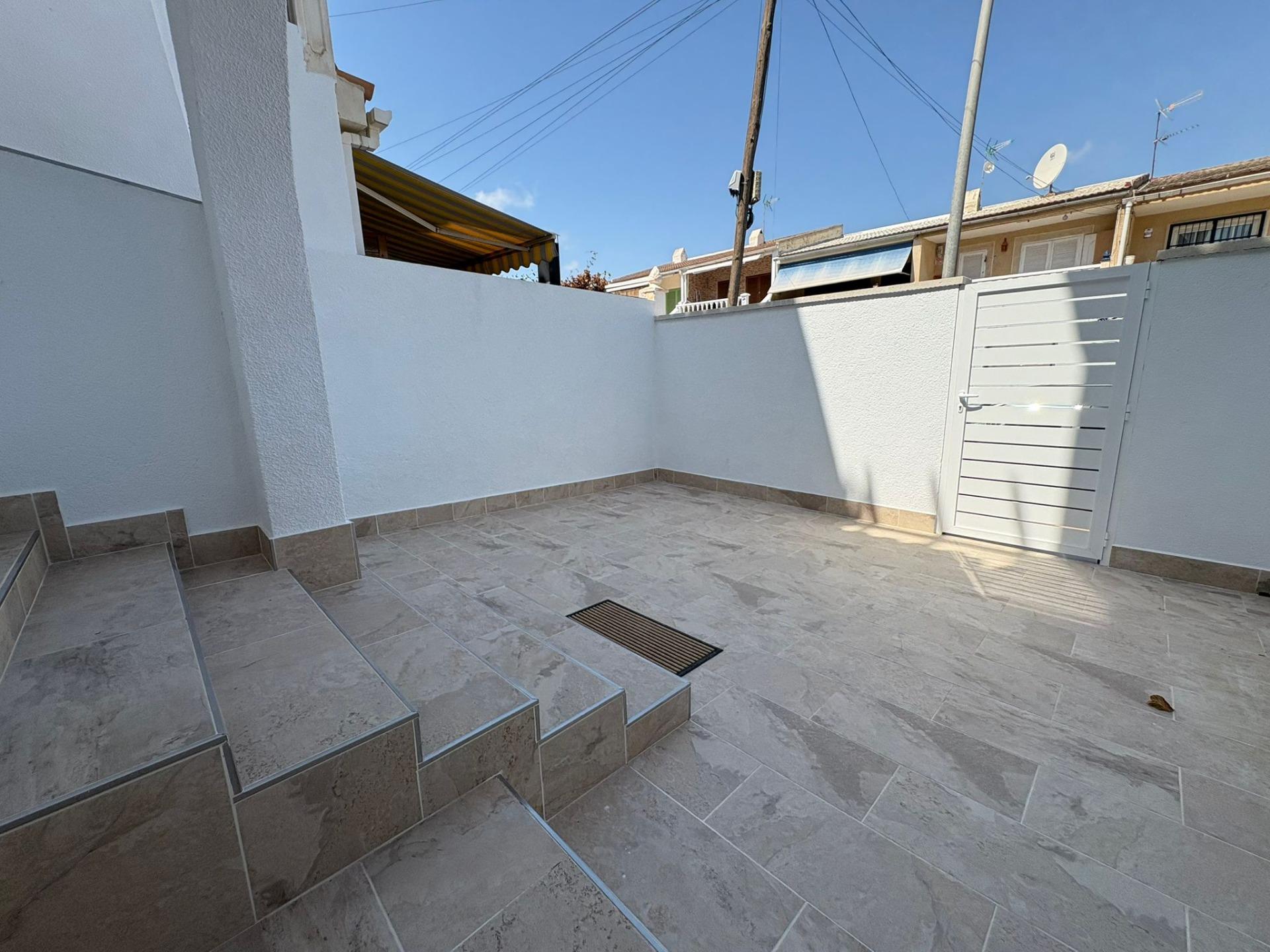 For sale - 3 Bedroom 2 Bathroom Town House in Torrevieja - Los Balcones - Los Altos Del Edén  - Alicante