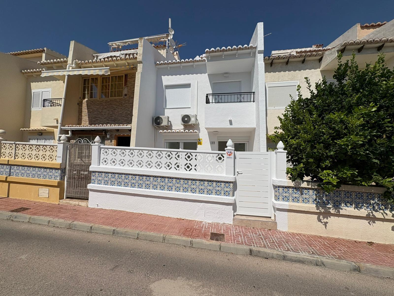 For sale - 3 Bedroom 2 Bathroom Town House in Torrevieja - Los Balcones - Los Altos Del Edén  - Alicante