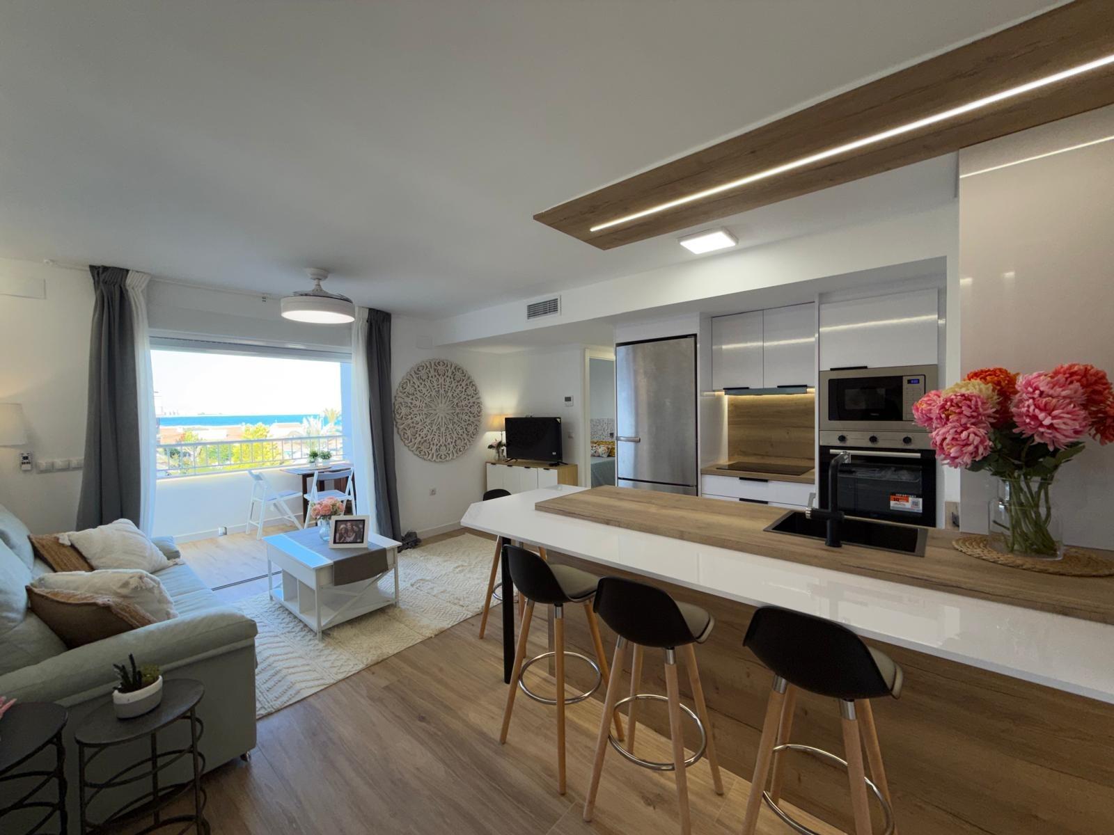 For sale - 3 Bedroom 2 Bathroom Apartment in Punta Prima  - Punta Prima  - Alicante