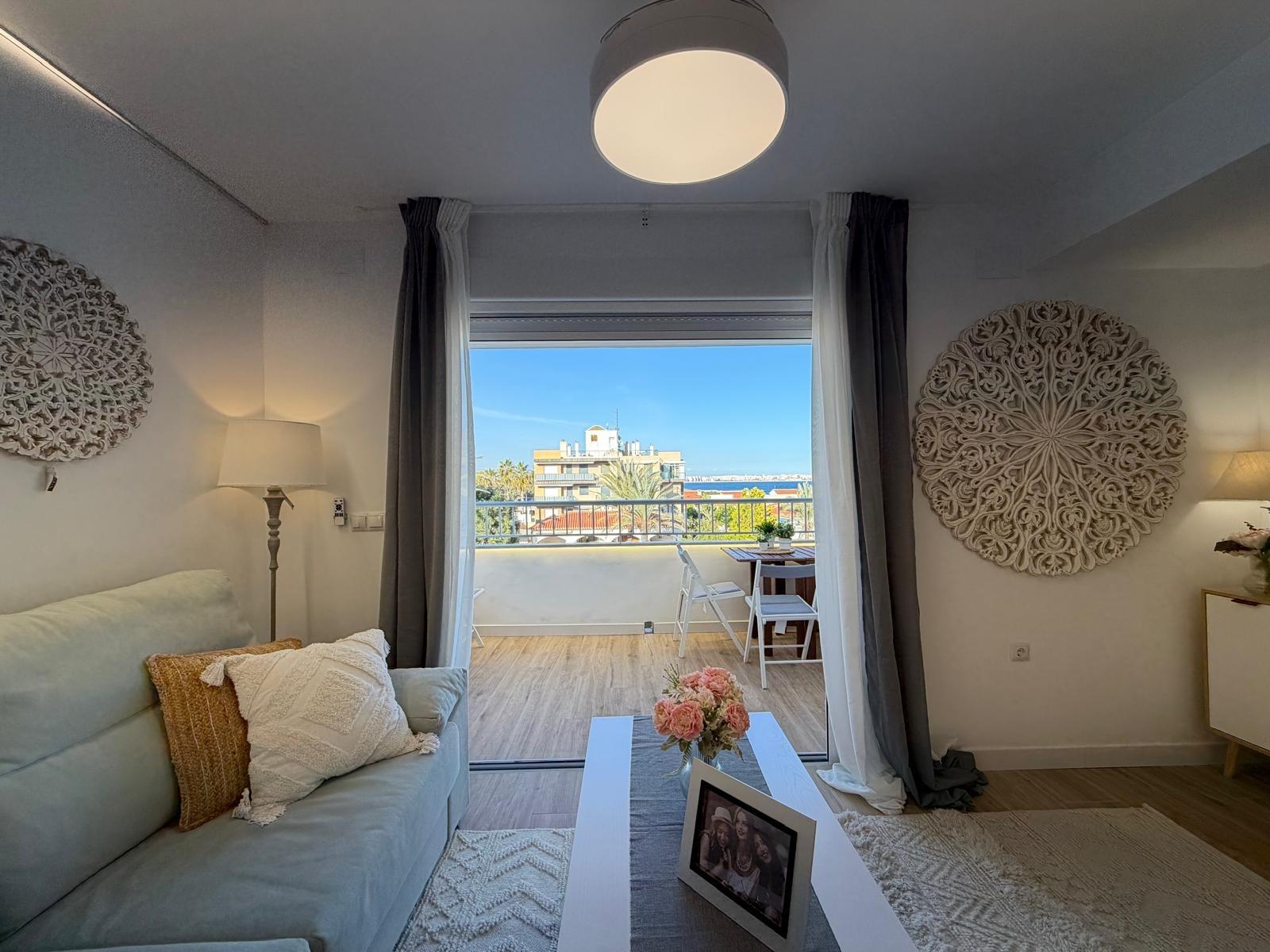 For sale - 3 Bedroom 2 Bathroom Apartment in Punta Prima  - Punta Prima  - Alicante