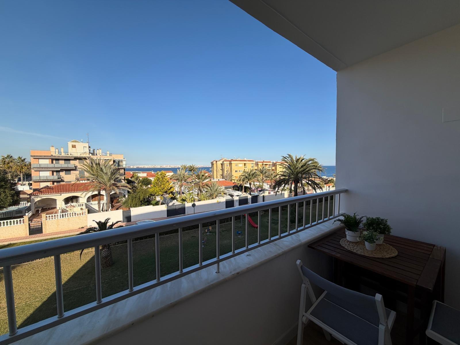 For sale - 3 Bedroom 2 Bathroom Apartment in Punta Prima  - Punta Prima  - Alicante