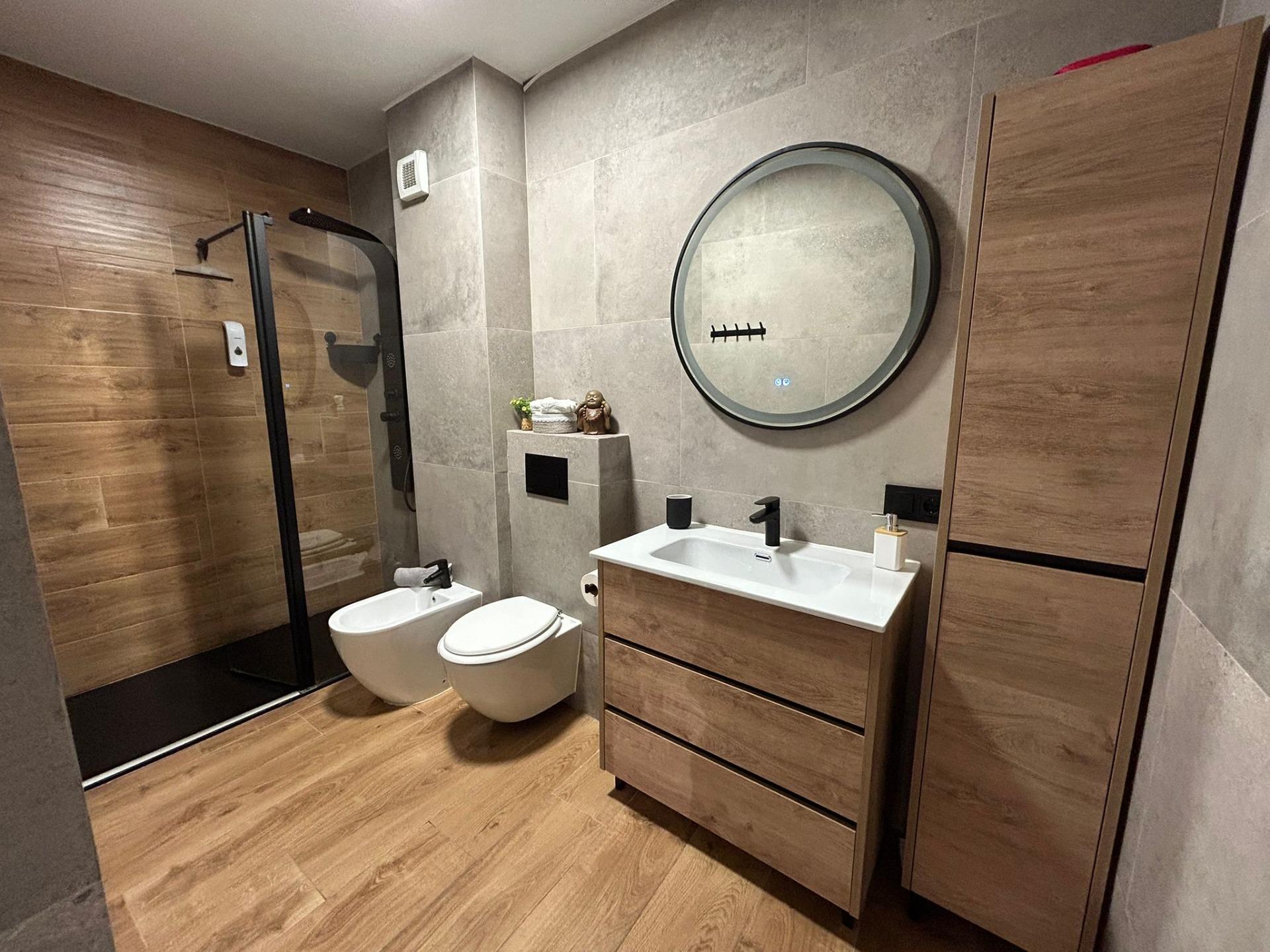 For sale - 3 Bedroom 2 Bathroom Apartment in Torrevieja - Estacion De Autobuses  - Alicante
