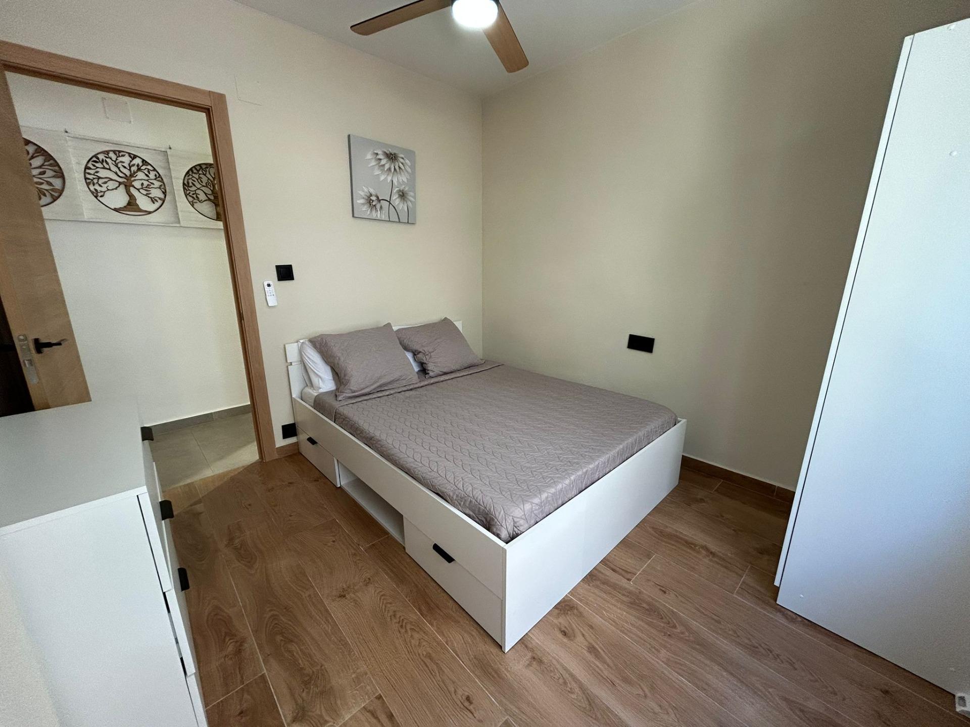 For sale - 3 Bedroom 2 Bathroom Apartment in Torrevieja - Estacion De Autobuses  - Alicante