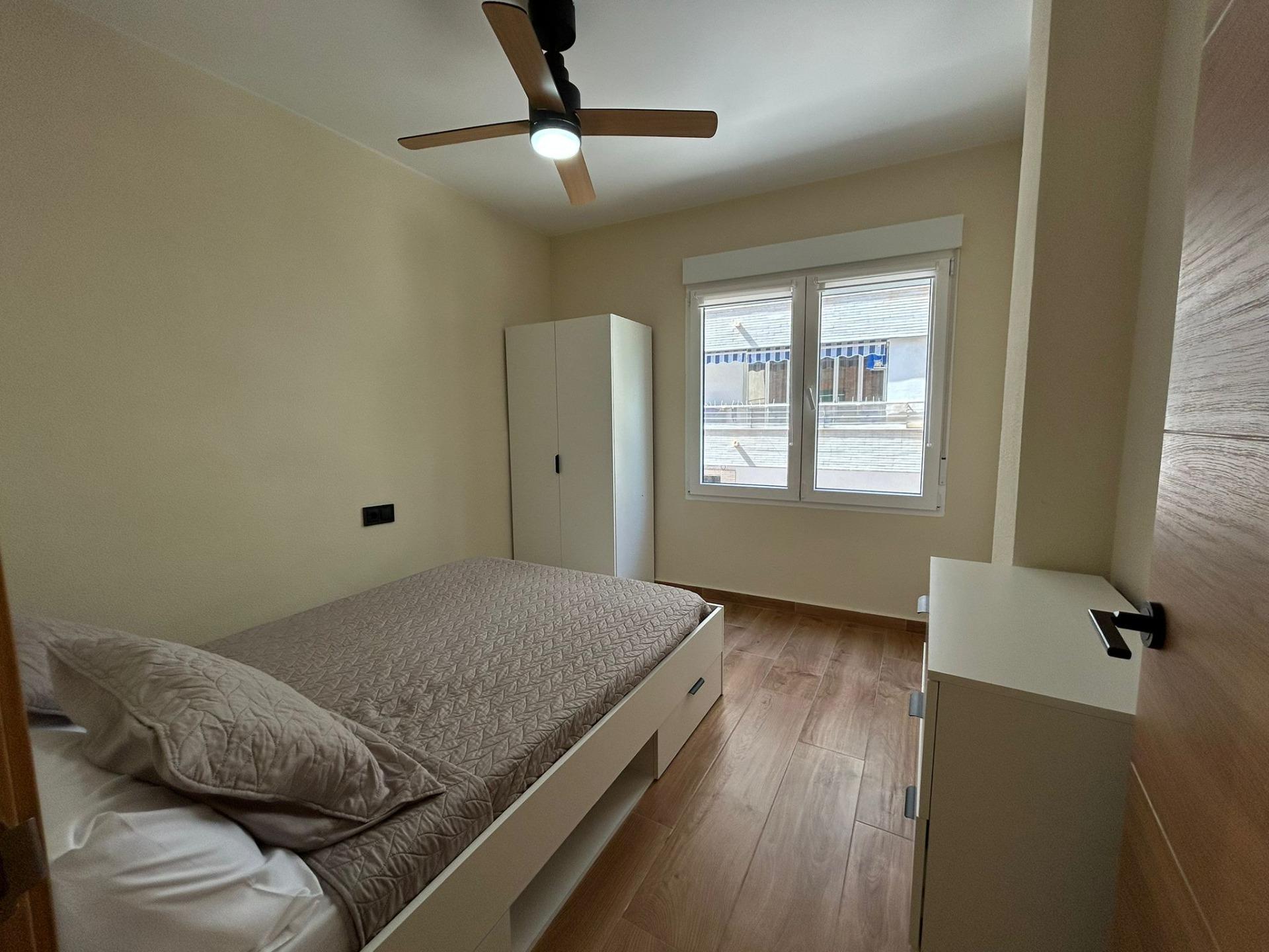 For sale - 3 Bedroom 2 Bathroom Apartment in Torrevieja - Estacion De Autobuses  - Alicante