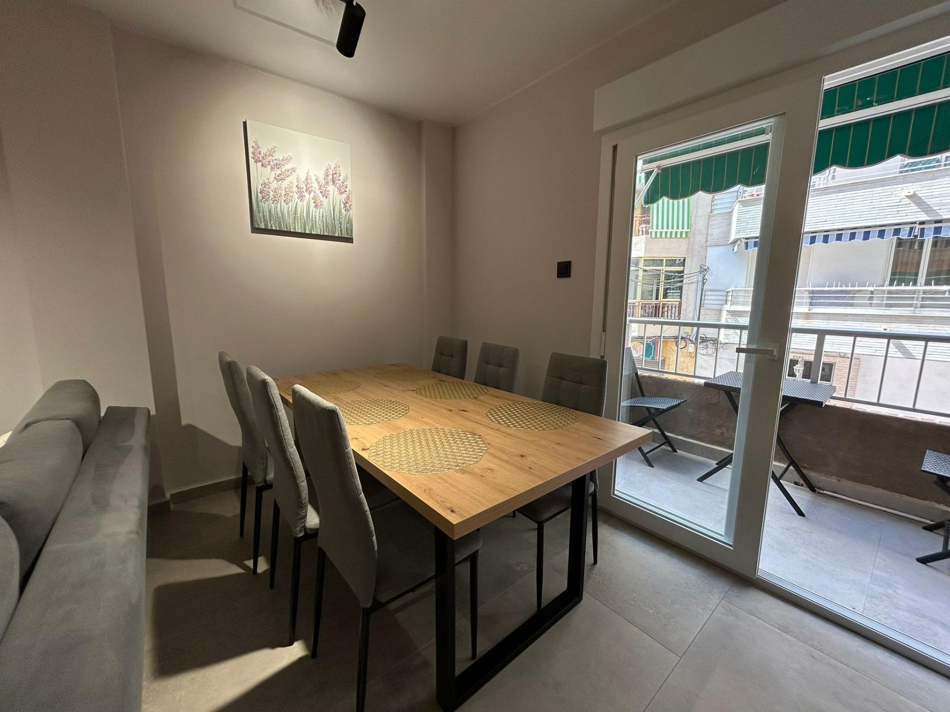 For sale - 3 Bedroom 2 Bathroom Apartment in Torrevieja - Estacion De Autobuses  - Alicante