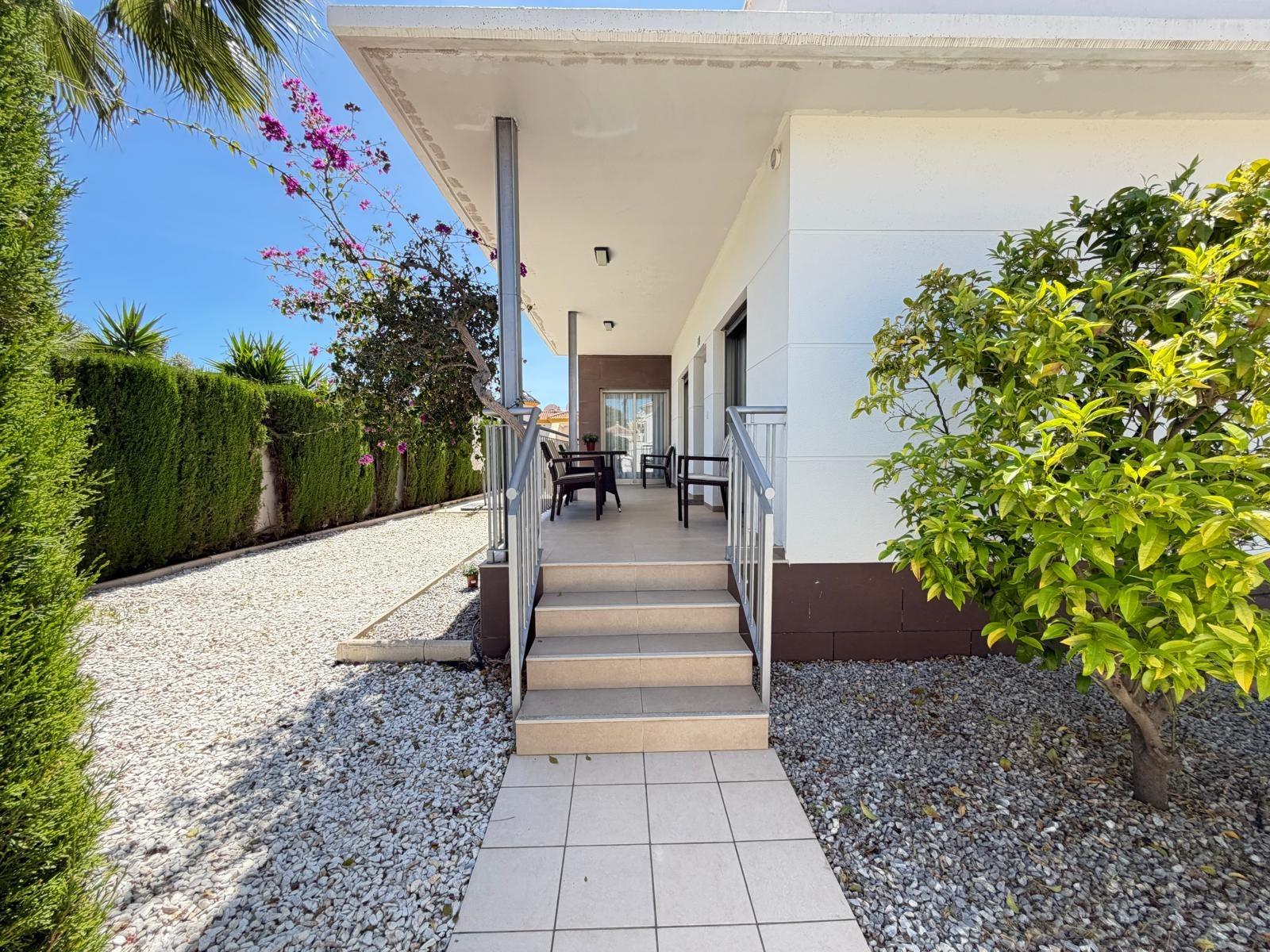 For sale - 4 Bedroom 3 Bathroom Villa in Ciudad Quesada - Dona Pepa  - Alicante
