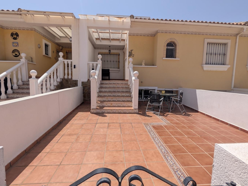5 Bedroom 3 Bathroom Linked Villa in Lo Crispen