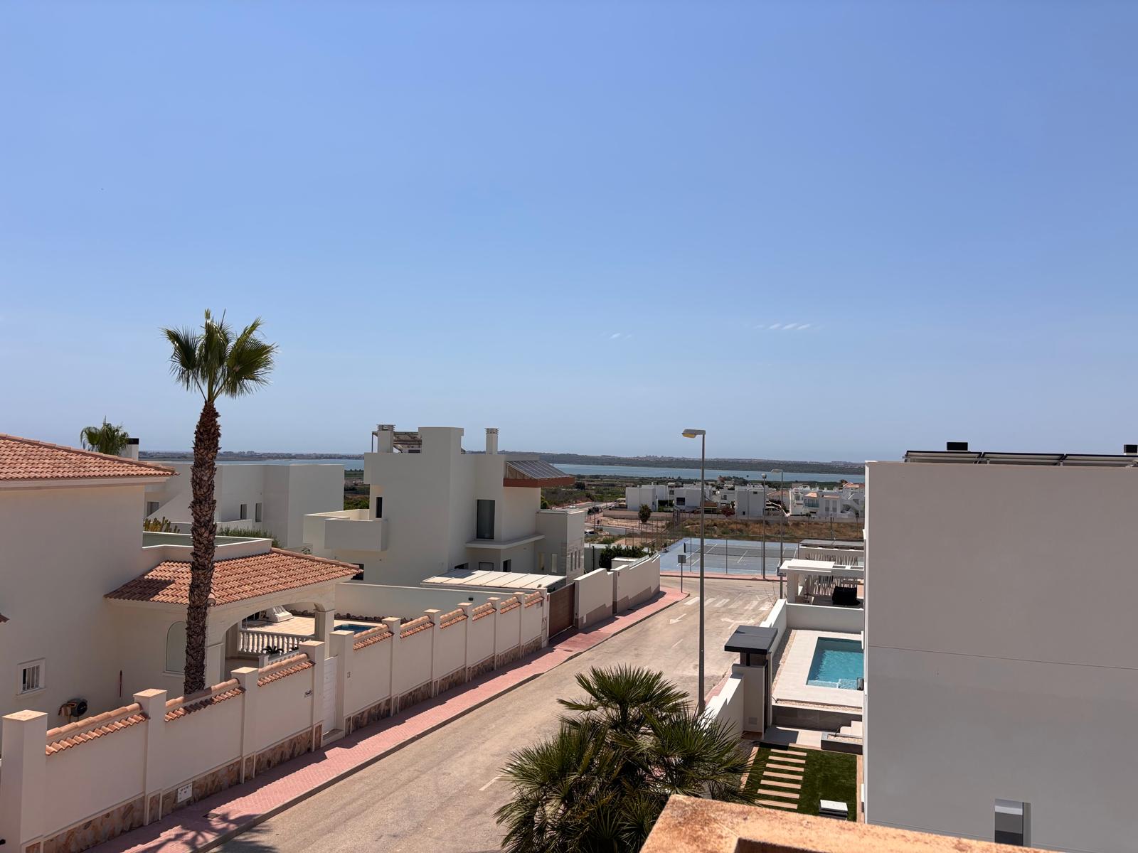 For sale - 4 Bedroom 2 Bathroom Detached Villa in Urbanización Ciudad Quesada - Urbanización Ciudad Quesada  - Alicante