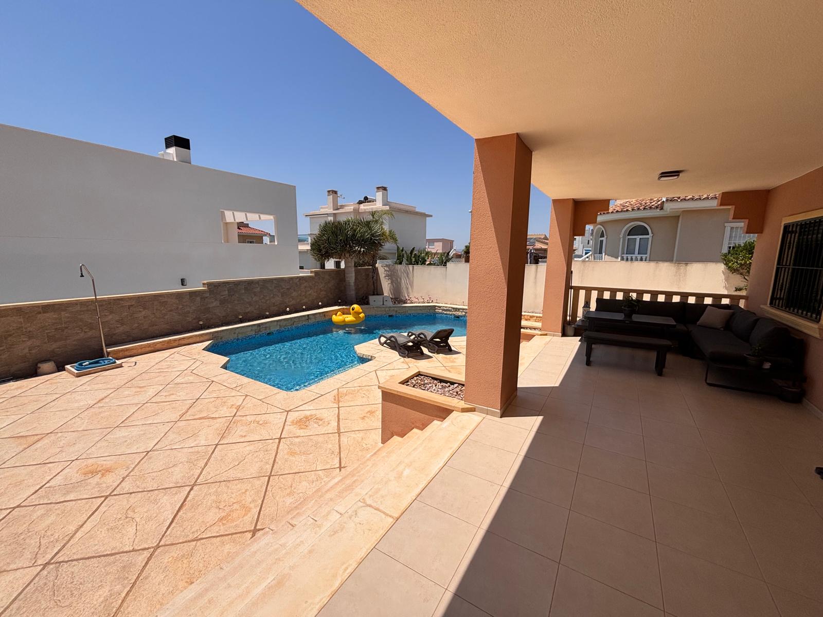 For sale - 4 Bedroom 2 Bathroom Detached Villa in Urbanización Ciudad Quesada - Urbanización Ciudad Quesada  - Alicante