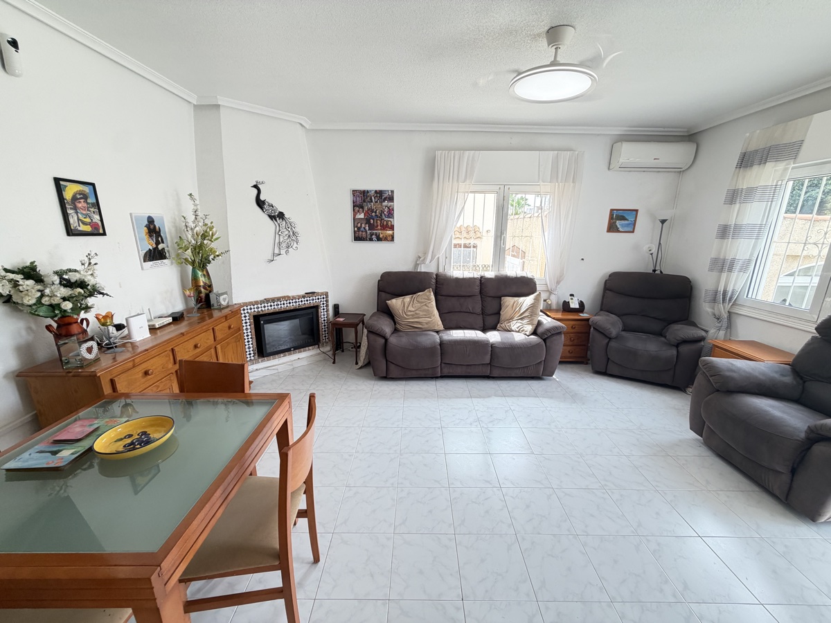 For sale - 3 Bedroom 2 Bathroom Quad in La Florida, Playa Flamenca - , La Florida, Alicante, Spain - Alicante