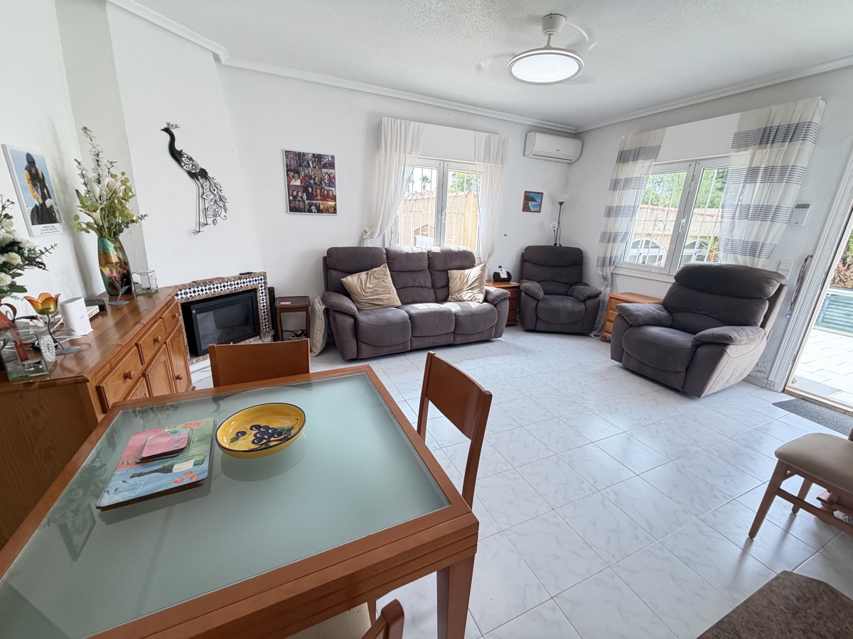 For sale - 3 Bedroom 2 Bathroom Quad in La Florida, Playa Flamenca - , La Florida, Alicante, Spain - Alicante