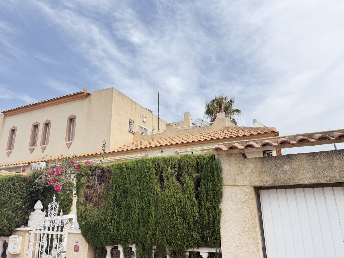 For sale - 3 Bedroom 2 Bathroom Quad in La Florida, Playa Flamenca - , La Florida, Alicante, Spain - Alicante