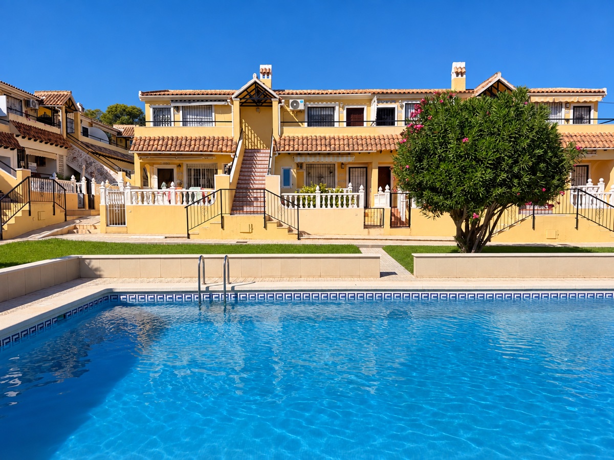 For sale - 2 Bedroom 1 Bathroom Apartment in Villamartin - , Villamartin, Alicante, Spain - Alicante