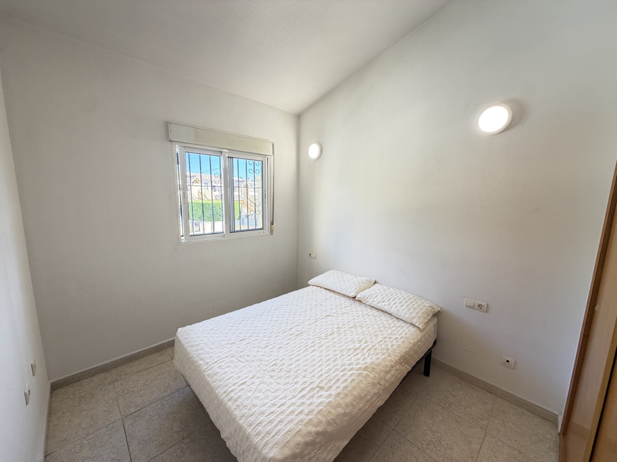 For sale - 2 Bedroom 1 Bathroom Apartment in Villamartin - , Villamartin, Alicante, Spain - Alicante