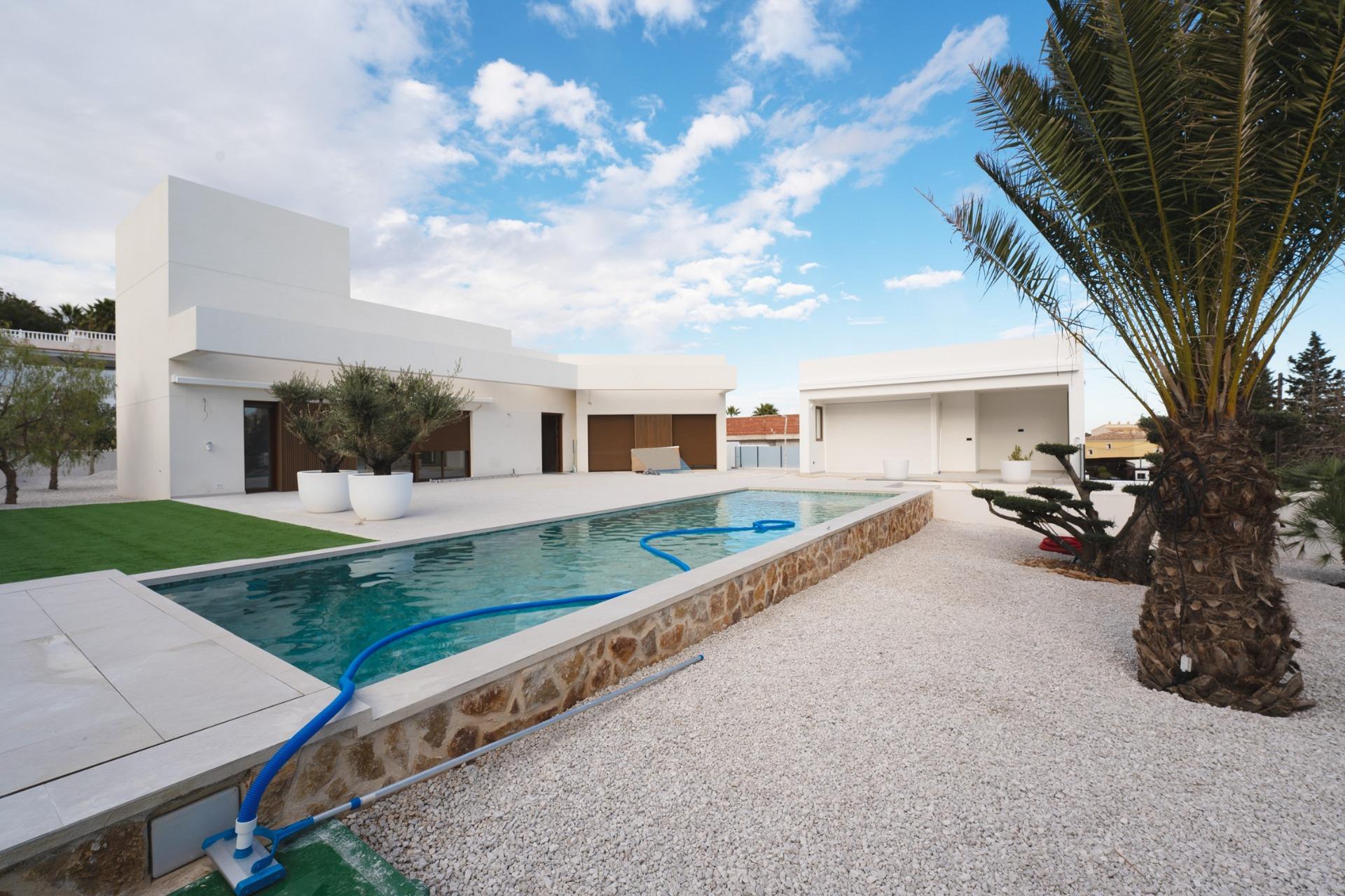 For sale - 4 Bedroom 4 Bathroom Villa in Benejúzar - alta  - Alicante