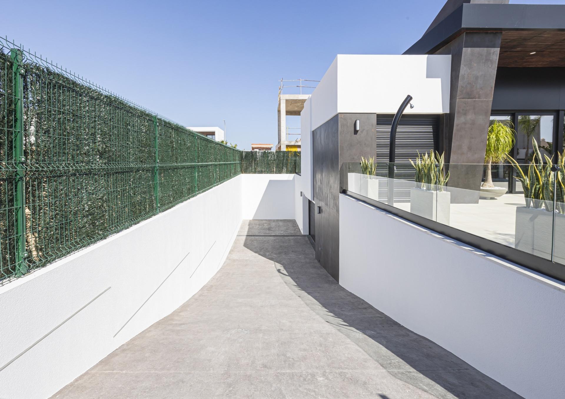 For sale - 3 Bedroom 3 Bathroom Villa in Rojales - Ciudad Quesada  - Alicante
