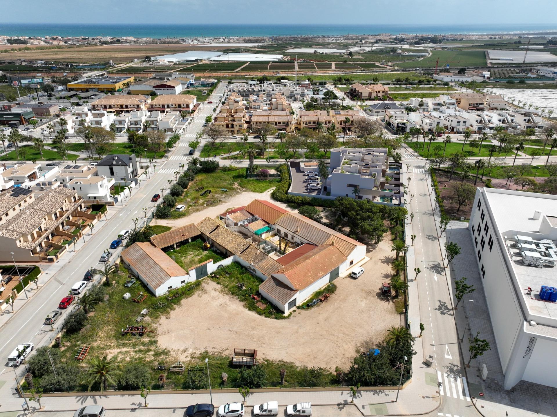 For sale - 3 Bedroom 2 Bathroom Bungalow in Pilar de La Horadada - pueblo  - Alicante