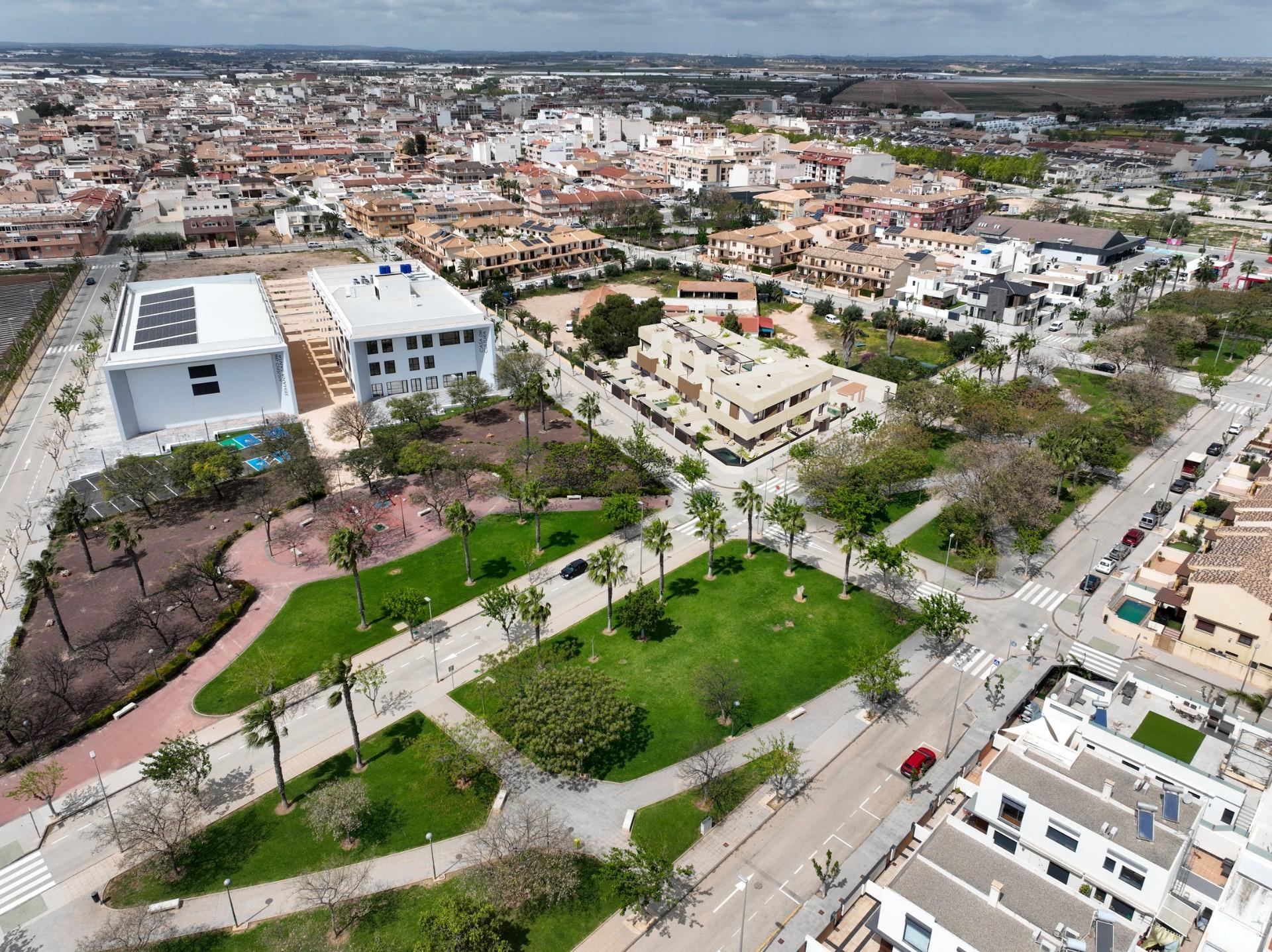 For sale - 3 Bedroom 2 Bathroom Bungalow in Pilar de La Horadada - pueblo  - Alicante