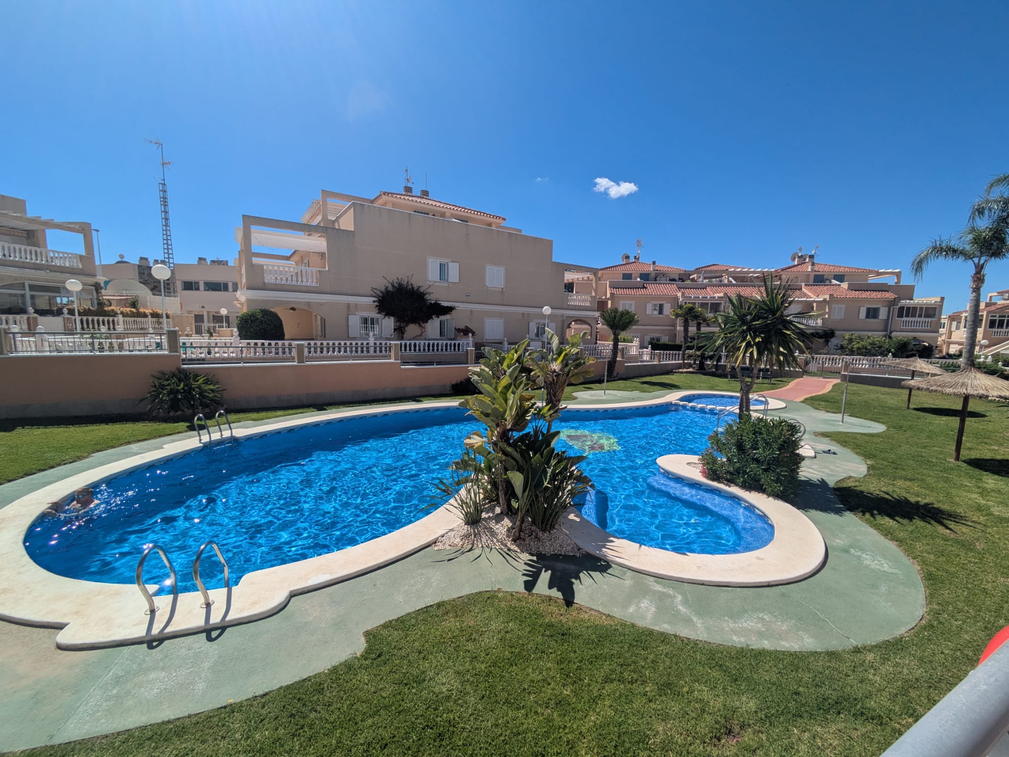 For sale - 3 Bedroom 2 Bathroom apartment in Playa Flamenca -  - Alicante