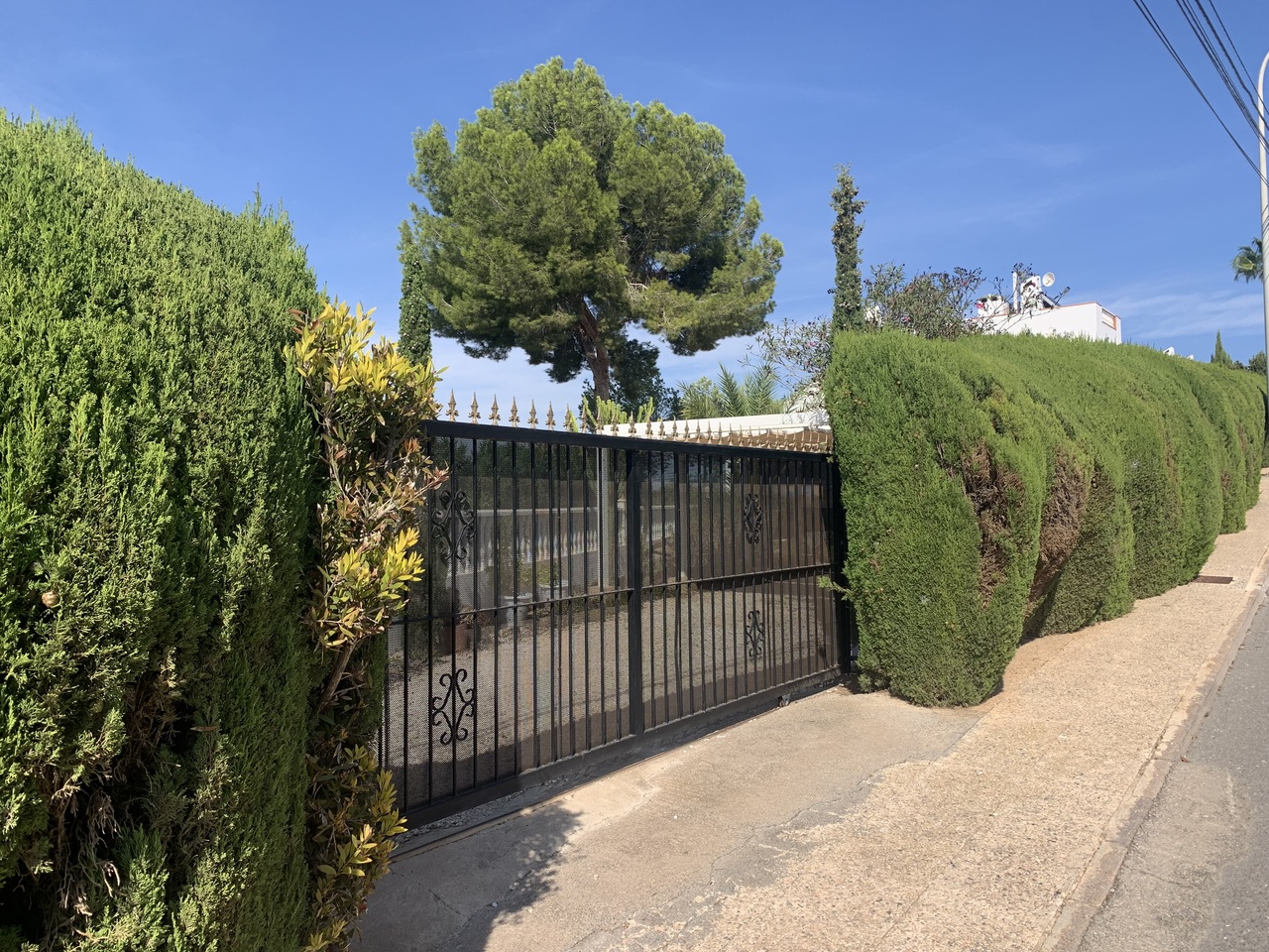 For sale - 4 Bedroom 2 Bathroom Villa in Villamartin, Orihuela Costa -  - Alicante