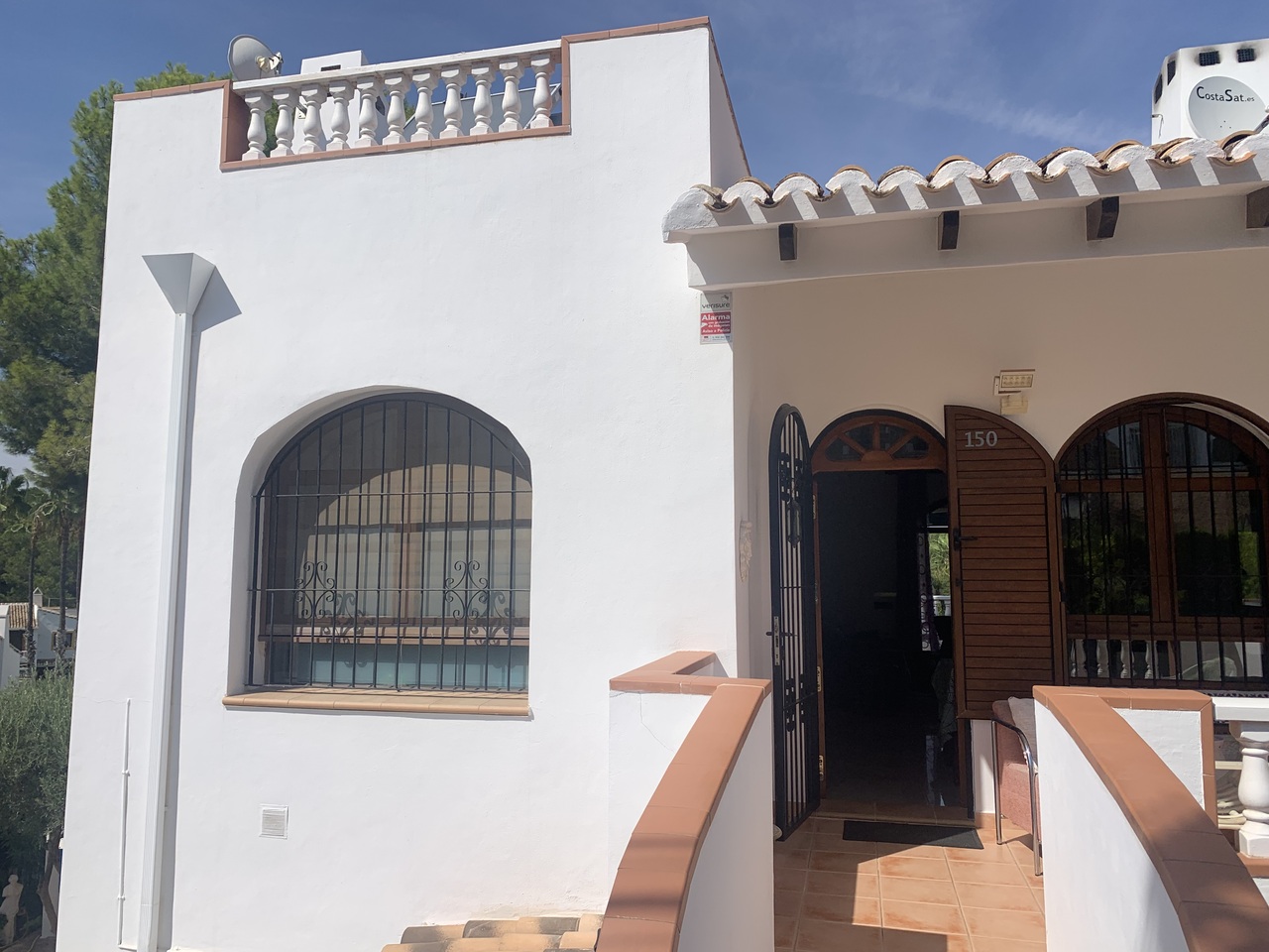 For sale - 4 Bedroom 2 Bathroom Villa in Villamartin, Orihuela Costa -  - Alicante