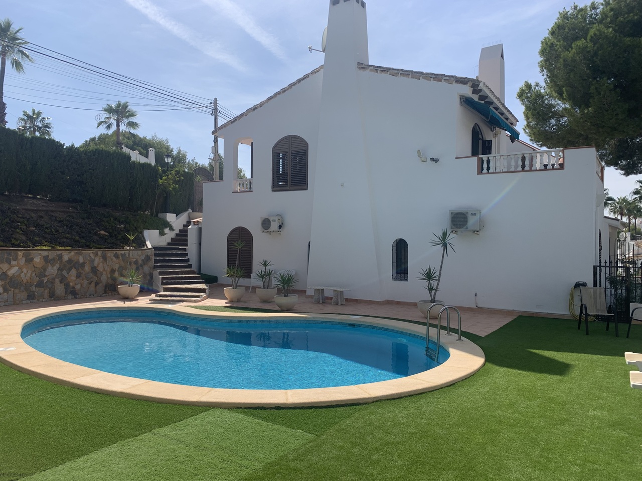 For sale - 4 Bedroom 2 Bathroom Villa in Villamartin, Orihuela Costa -  - Alicante