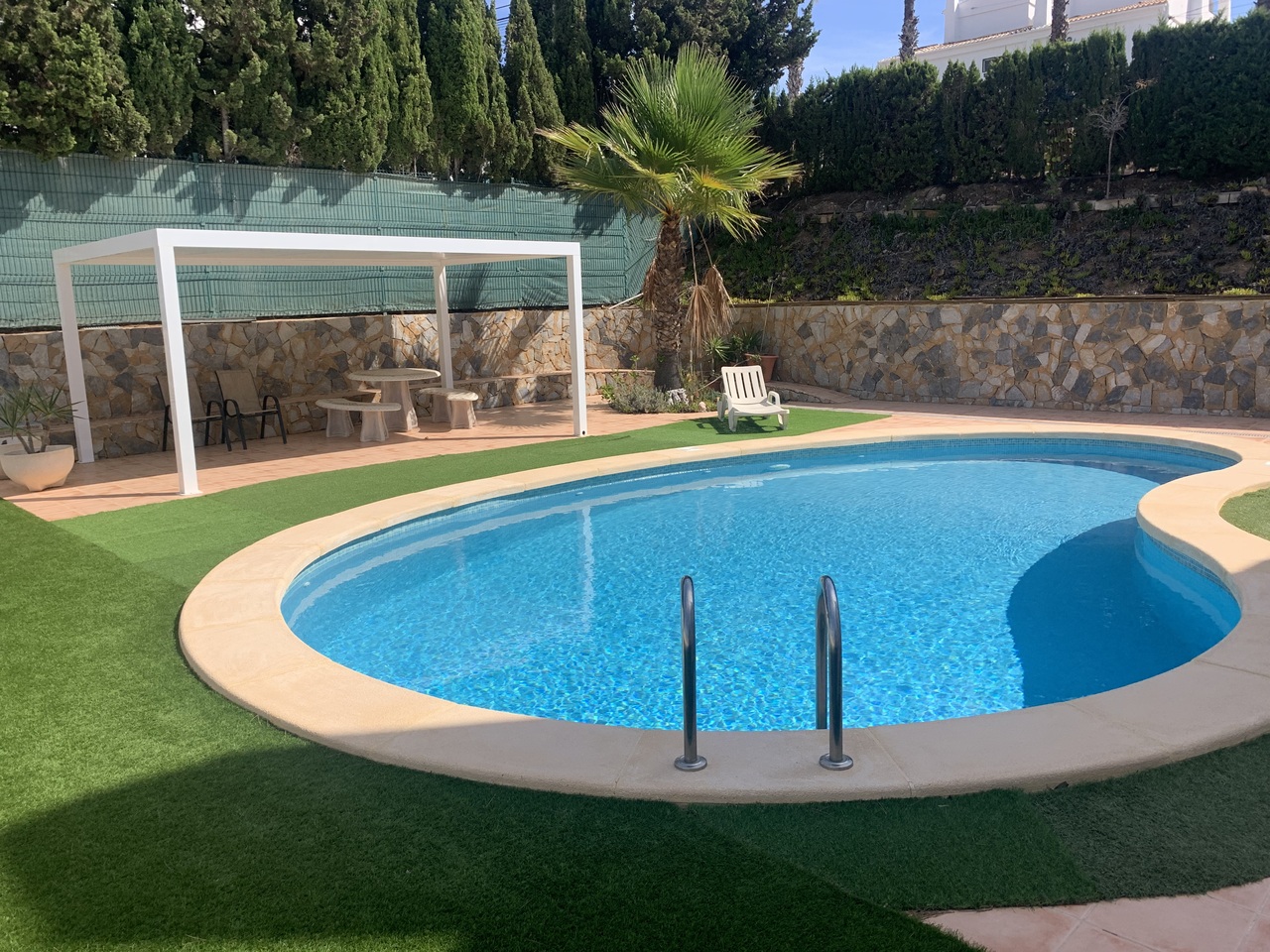 For sale - 4 Bedroom 2 Bathroom Villa in Villamartin, Orihuela Costa -  - Alicante