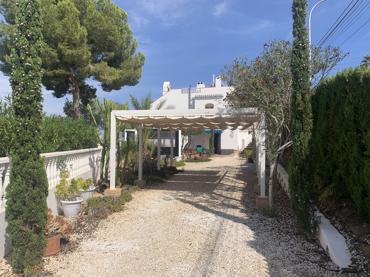 For sale - 4 Bedroom 2 Bathroom Villa in Villamartin, Orihuela Costa -  - Alicante